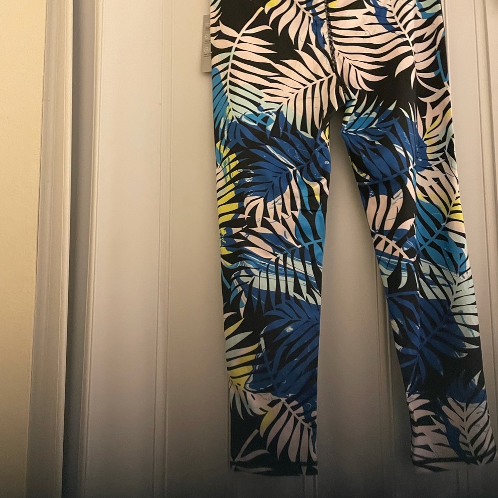 ideology  Women’s Leggings Cropped.